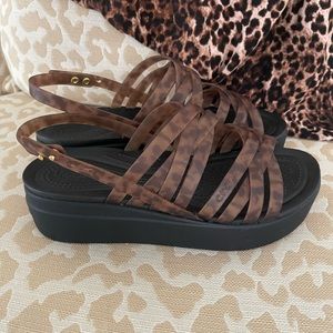 Crocs Women’s Brooklyn strappy low wedge sandal